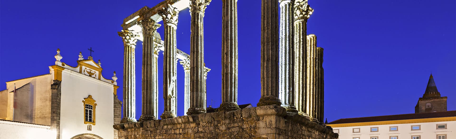 Templo Romano de Évora ao entardecer